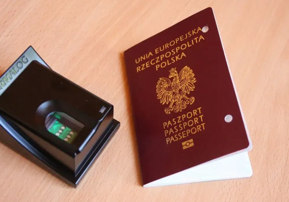 Dlaczego paszport potrzebuje Twoich odcisków palców? Wyjaśniamy