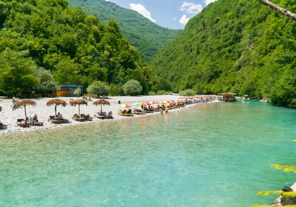 Albania w UE? Status, perspektywy i praktyczne rady dla turystów