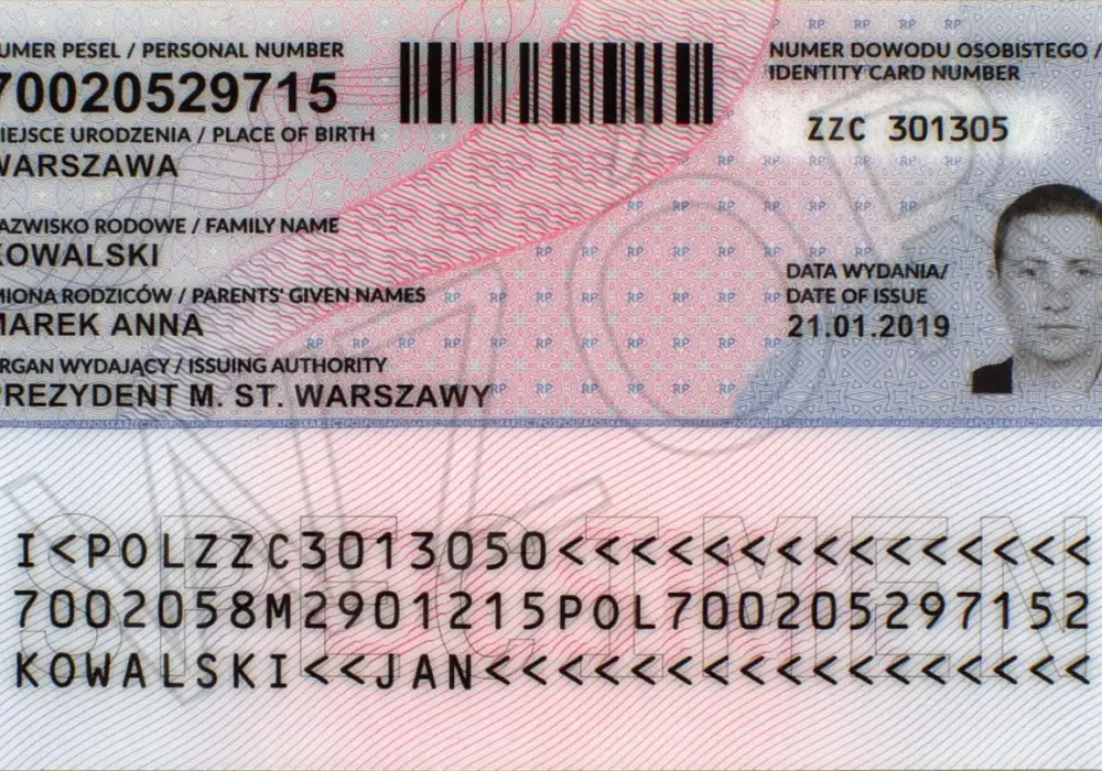 Kto może odebrać Twój dowód osobisty? Wyjaśniamy procedurę
