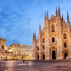 Katedra Duomo i Galleria Vittorio Emanuele II w Mediolanie. Idealne miejsca, by zacząć szukać, gdzie spać w Mediolanie.