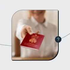 Dłoń podaje czerwony paszport. Czy ktoś może odebrać za mnie paszport?