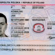 Jak odróżnić paszport biometryczny od zwykłego? Ten polski paszport zawiera zdjęcie, dane osobowe i hologram, co jest cechą paszportu biometrycznego.