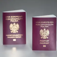Cztery polskie paszporty. Czy na odbiór paszportu trzeba się umawiać? Sprawdź, zanim wyruszysz w podróż!