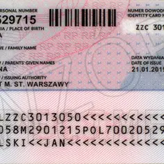 Dowód osobisty Jana Kowalskiego z Warszawy. Czy można odebrać dowód osobisty z upoważnieniem? Na dokumencie widnieje zdjęcie.