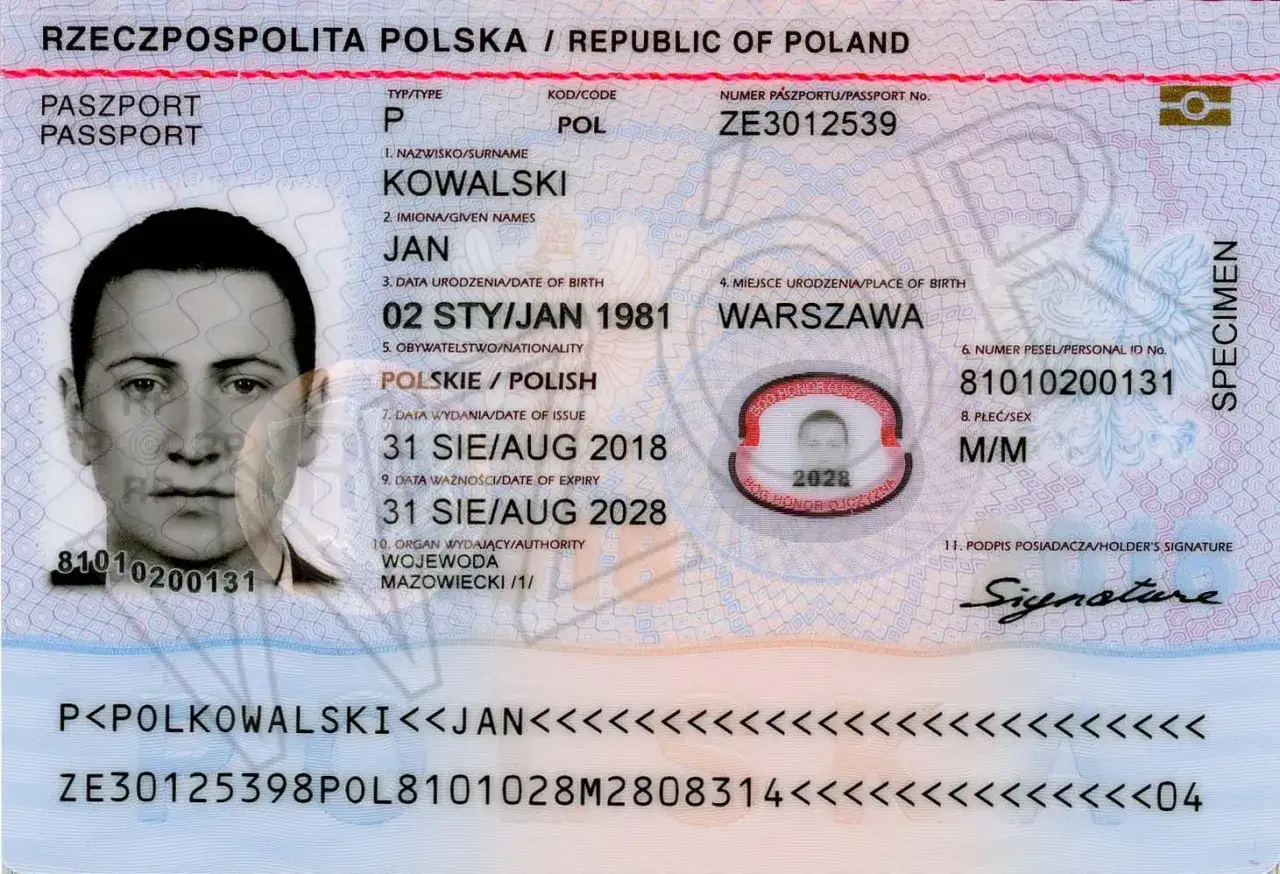 Paszport Jana Kowalskiego, wydany 31 sierpnia 2018, ważny do 31 sierpnia 2028. To oznacza, ile lat ważny jest paszport.