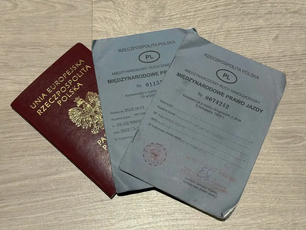 Pasport UE i międzynarodowe prawo jazdy. Czy do Sardynii trzeba paszport? Wystarczy dowód osobisty lub paszport, jeśli podróżujesz poza UE.
